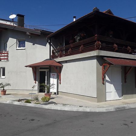Guesthouse Kod Mosta カルロヴァッツ エクステリア 写真