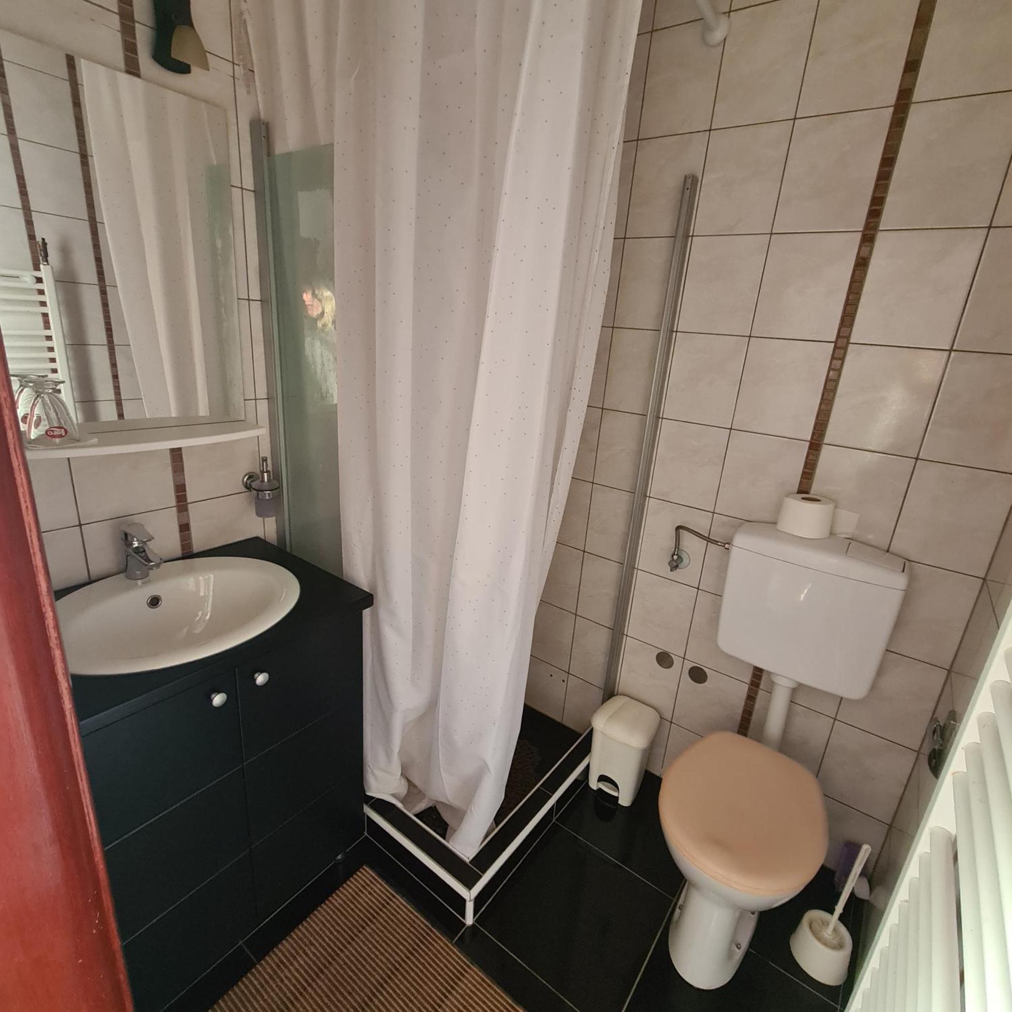 Guesthouse Kod Mosta カルロヴァッツ エクステリア 写真