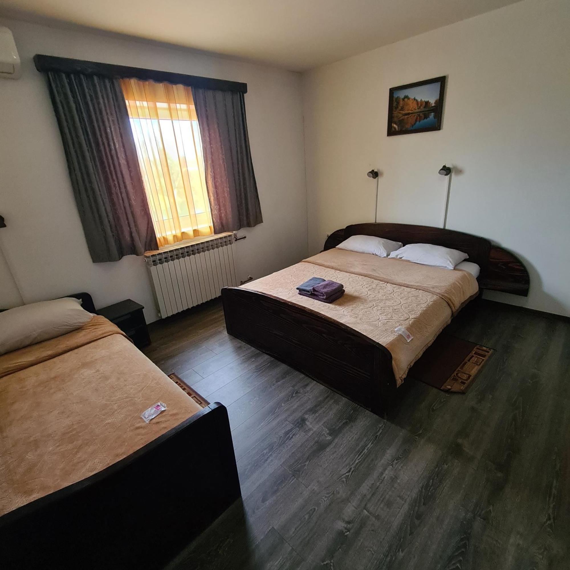 Guesthouse Kod Mosta カルロヴァッツ エクステリア 写真