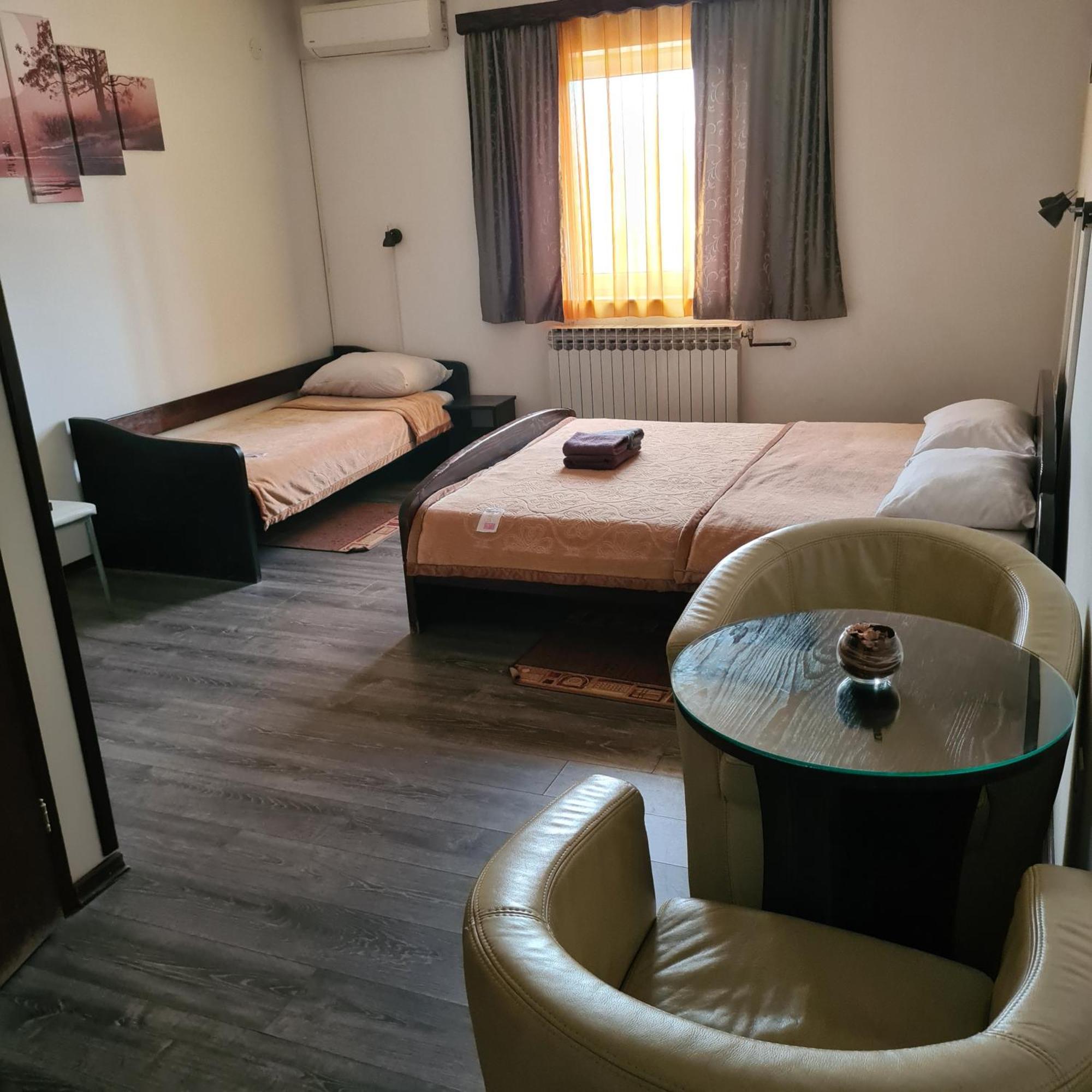 Guesthouse Kod Mosta カルロヴァッツ エクステリア 写真
