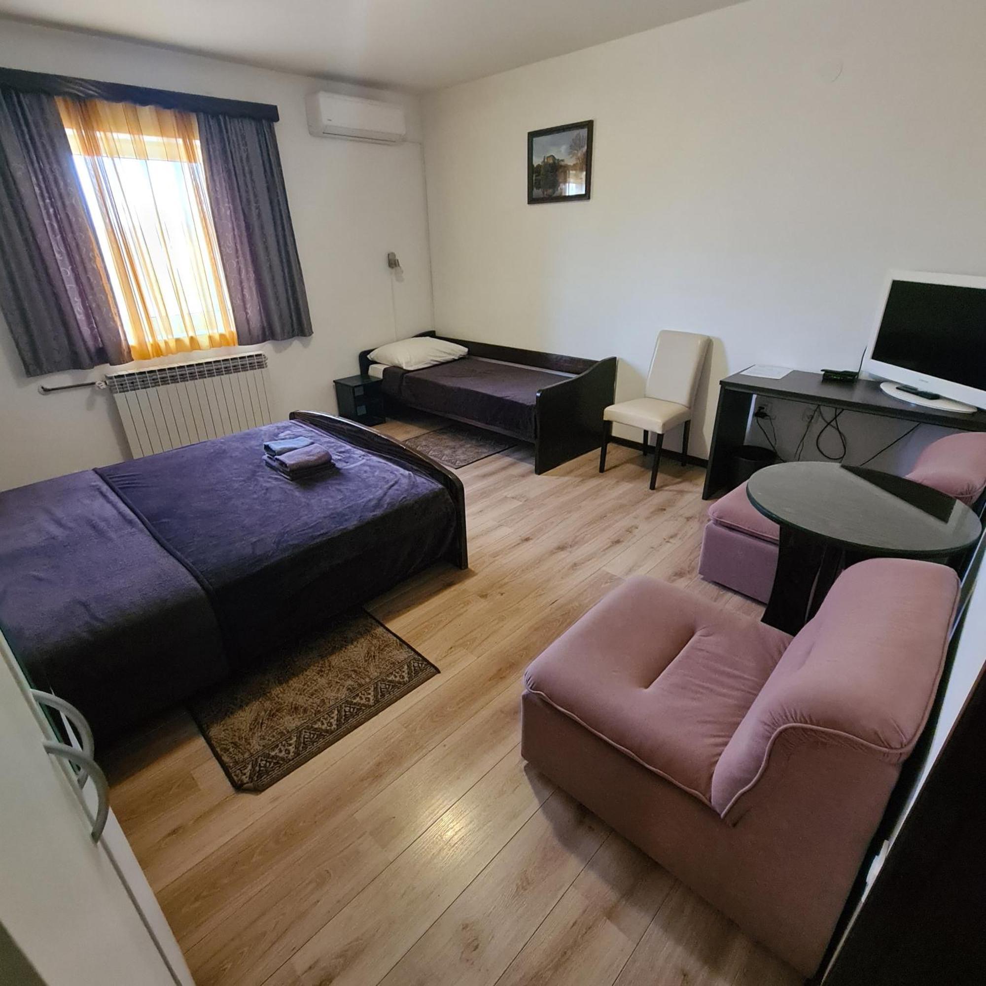 Guesthouse Kod Mosta カルロヴァッツ エクステリア 写真
