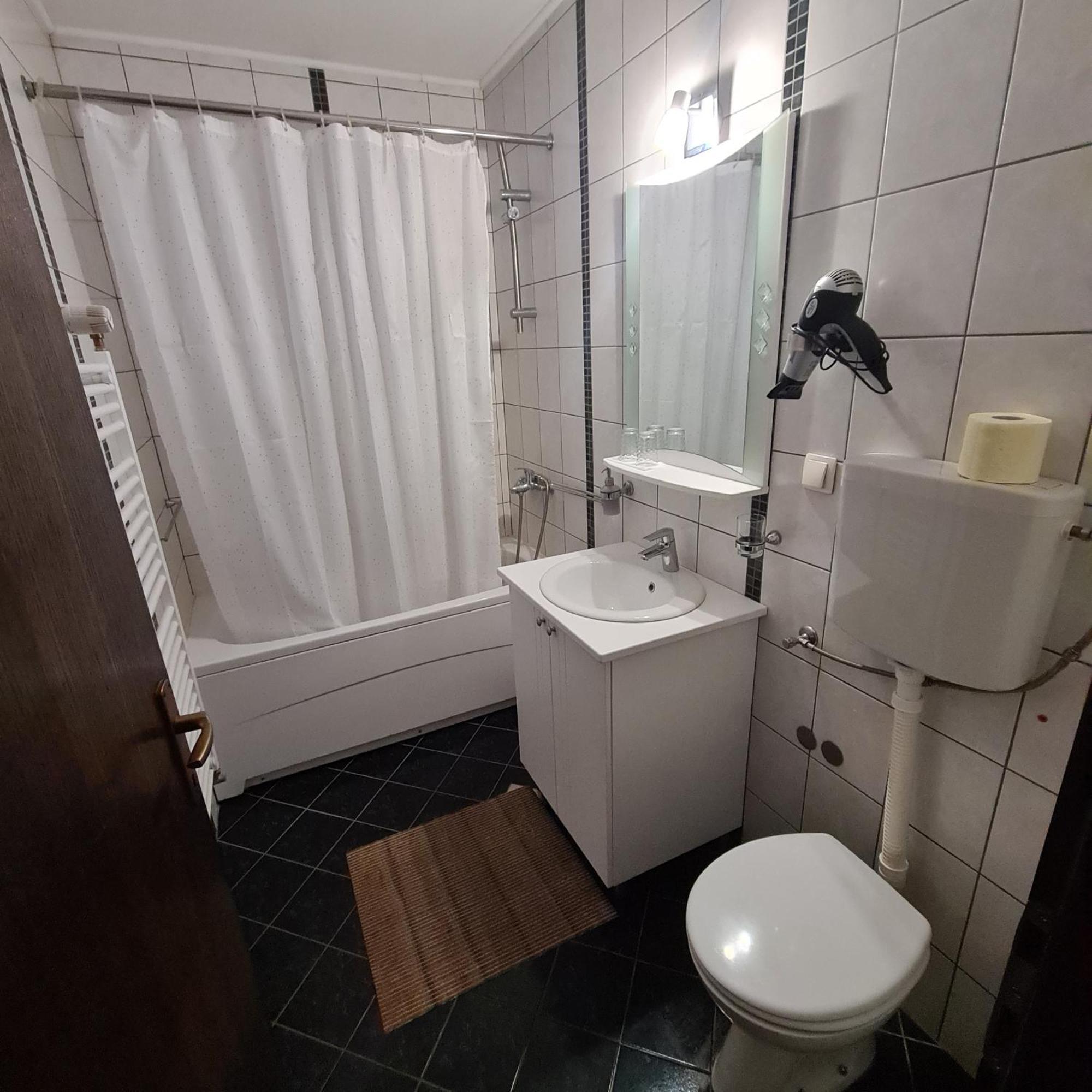 Guesthouse Kod Mosta カルロヴァッツ エクステリア 写真