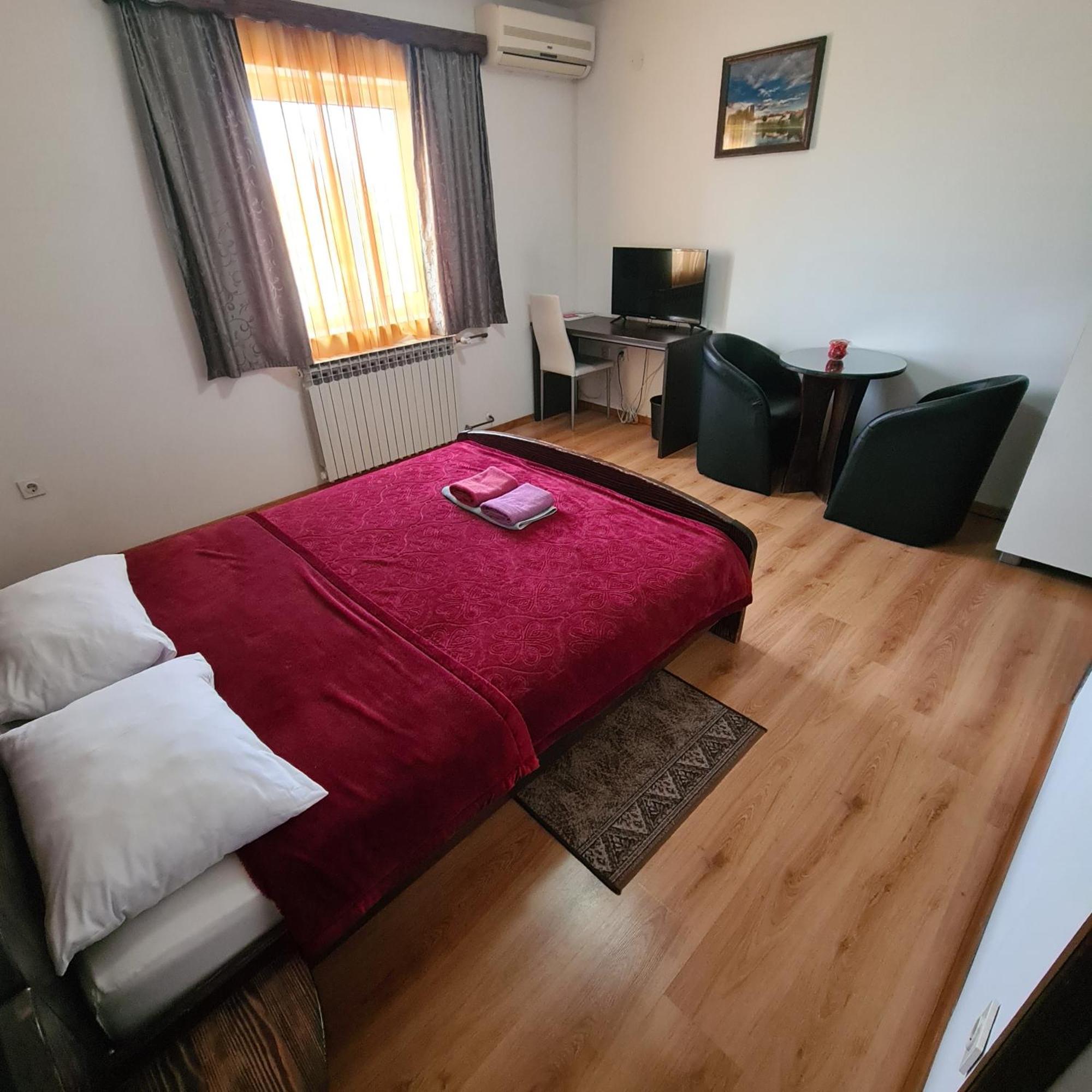 Guesthouse Kod Mosta カルロヴァッツ エクステリア 写真
